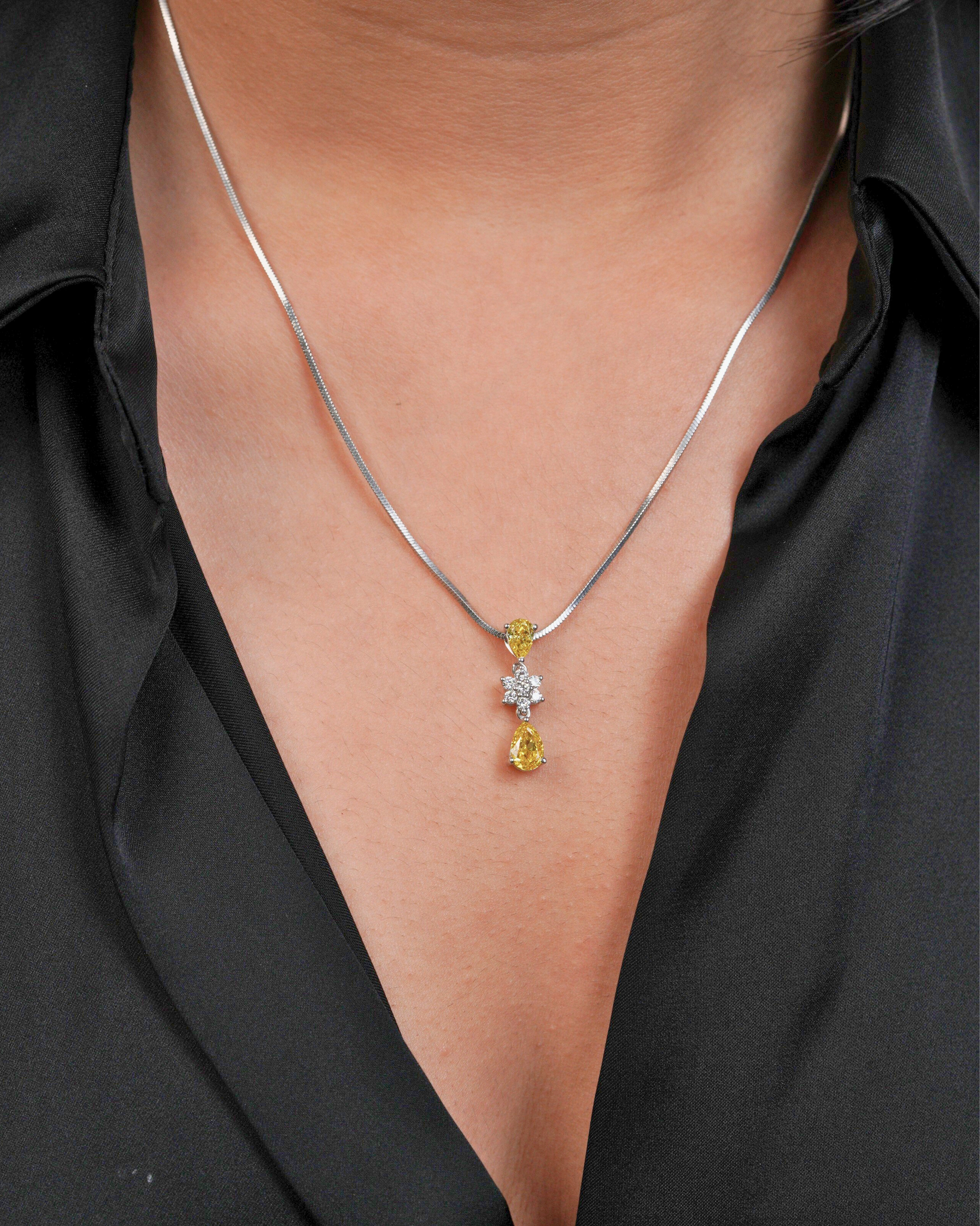 Round Cut Unique Style Pendant