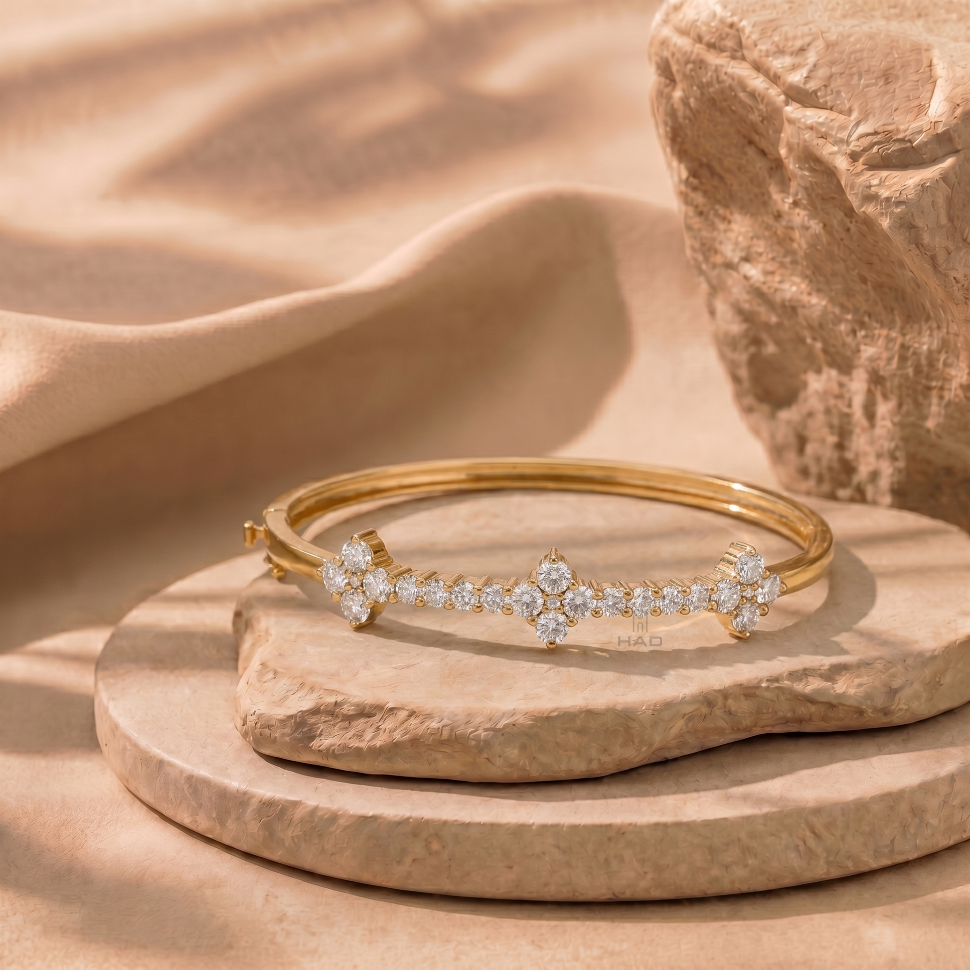Round Cut Unique Style Bracelet